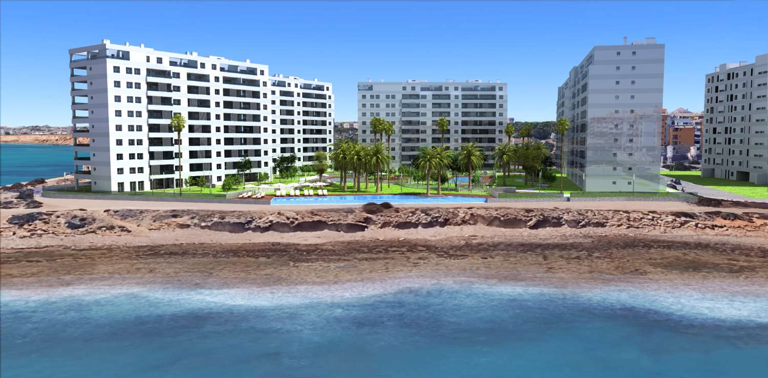 Precioso apartamento de 2 dormitorios frente al mar de 2 dormitorios con piscina comunitaria en Punta Prima