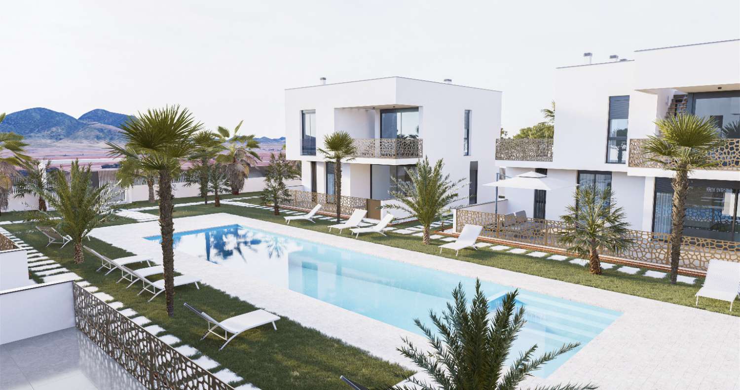 Attraktiv 'New Build' stue eller øverste etage 2 værelses bungalow med fælles pool tæt på Mar Menor i Murcia