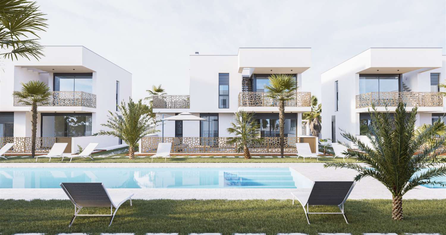 Atractivo bungalow de 2 dormitorios en planta baja o superior 'New Build' con piscina comunitaria cerca del Mar Menor en Murcia