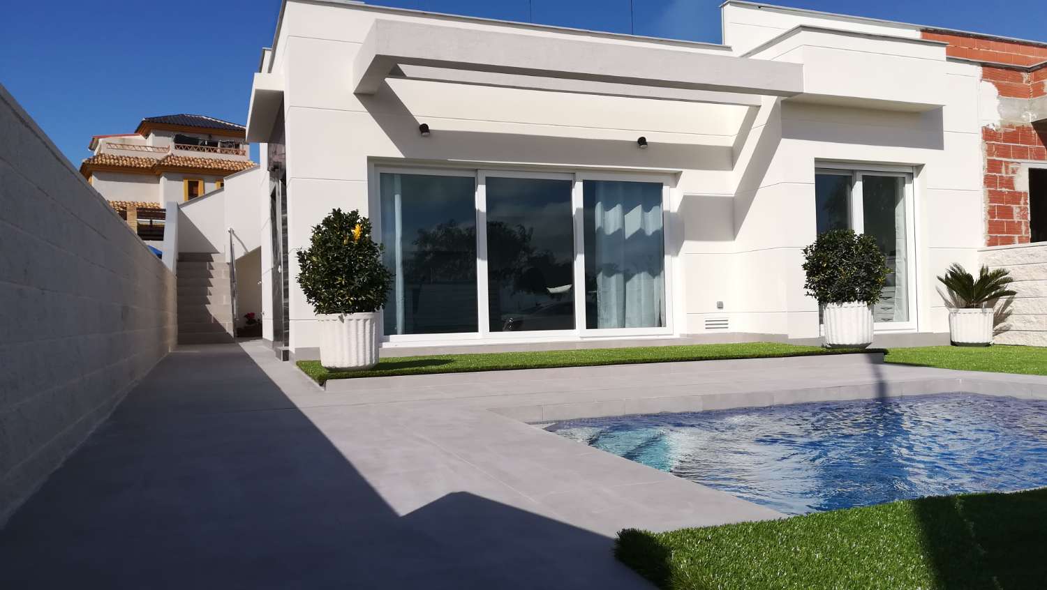 Attractive 'New Build' 3 bedroom semi detached villa with private swimming pool in Los Montesinos