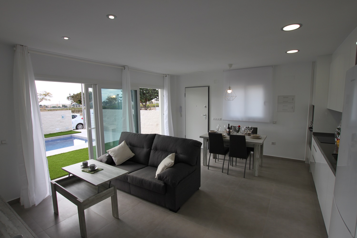 Attraktive 'New Build' 3 Schlafzimmer Doppelhaushälfte mit privatem Pool in Los Montesinos