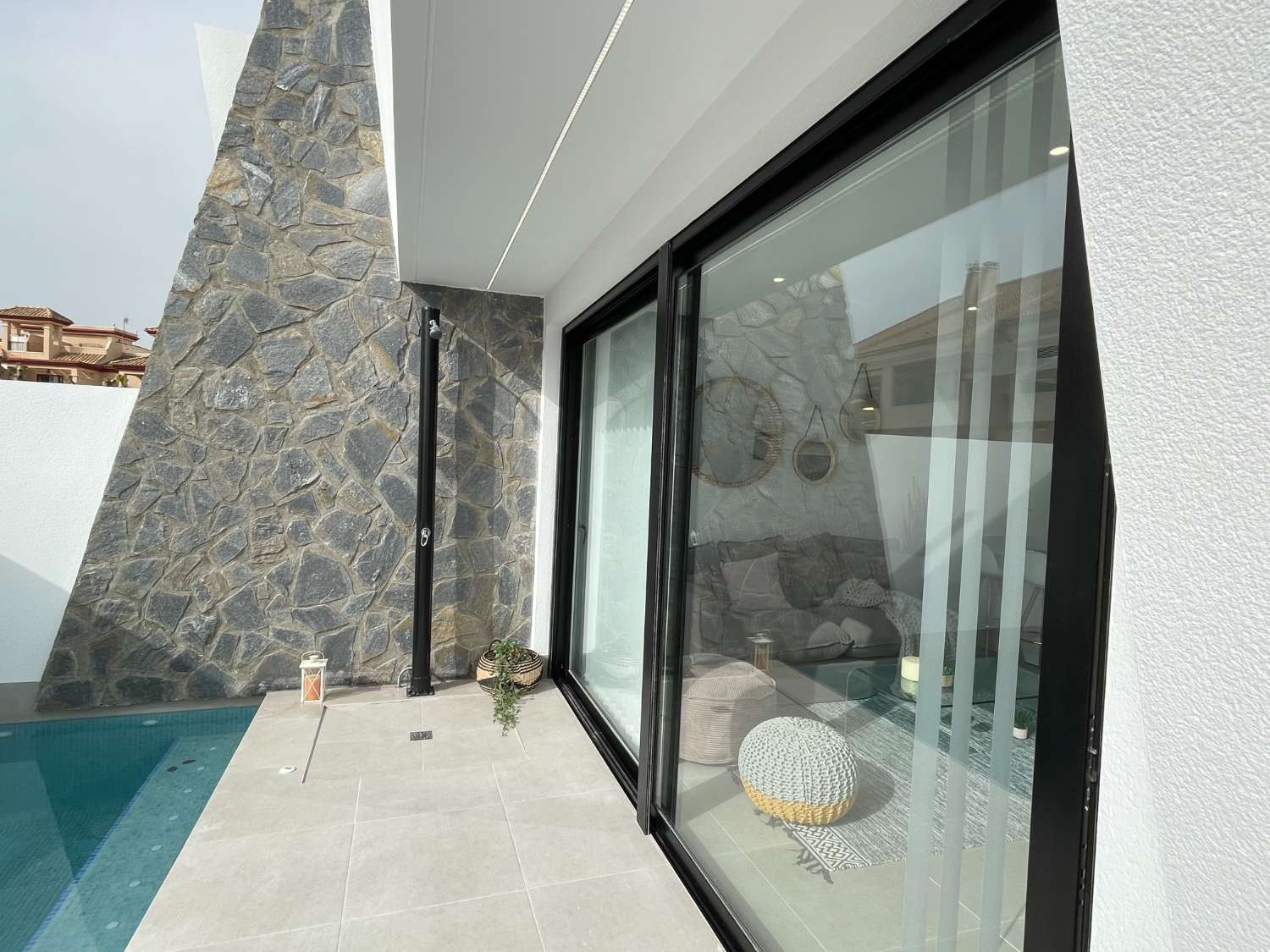 Smuk 'New Build' 3 værelses dobbelthus villa med privat pool i Santiago de la Ribera