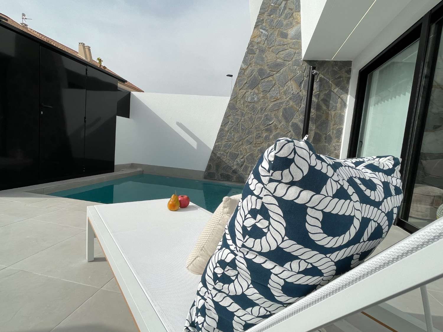 Smuk 'New Build' 3 værelses dobbelthus villa med privat pool i Santiago de la Ribera