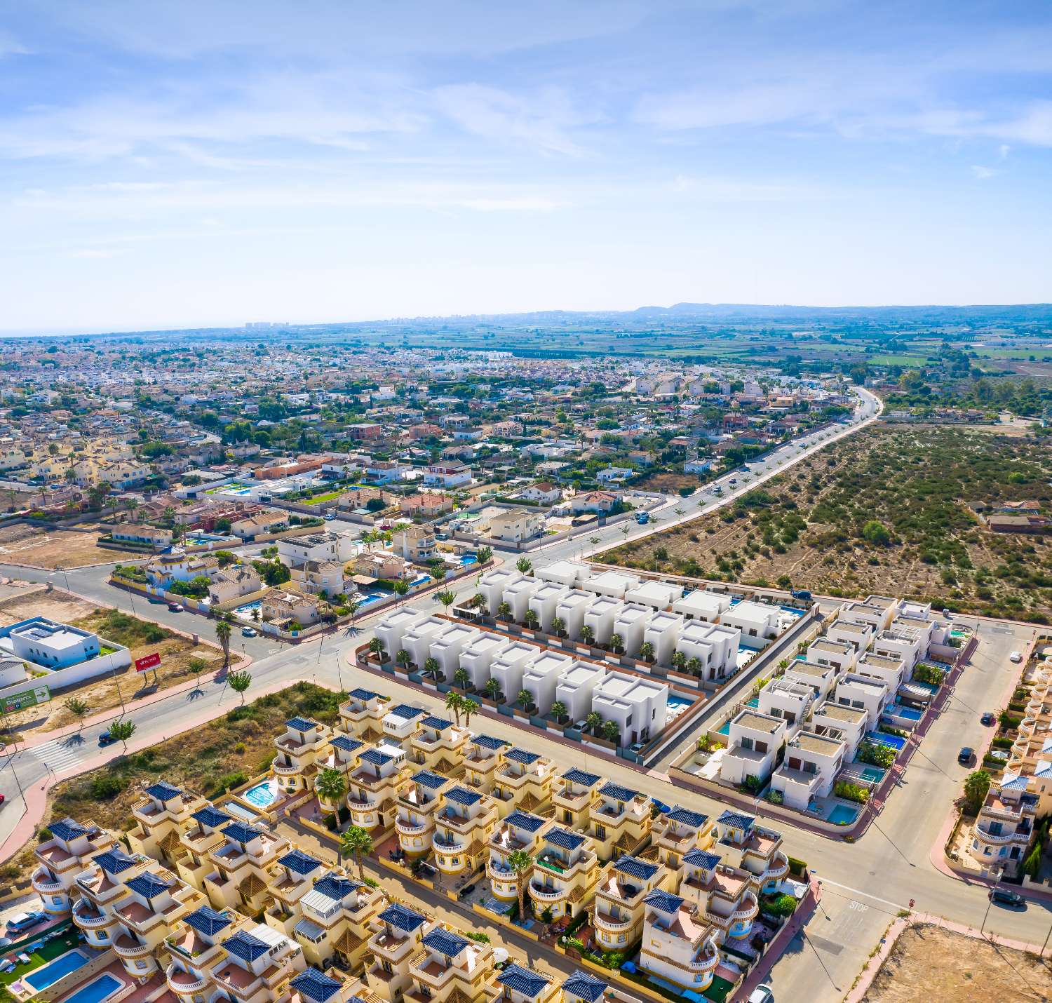 Encantadoras villas independientes de 2 dormitorios con piscina privada en La Marina