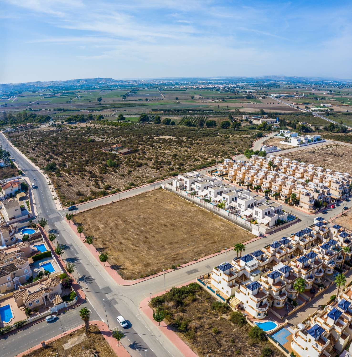 Encantadoras villas independientes de 2 dormitorios con piscina privada en La Marina