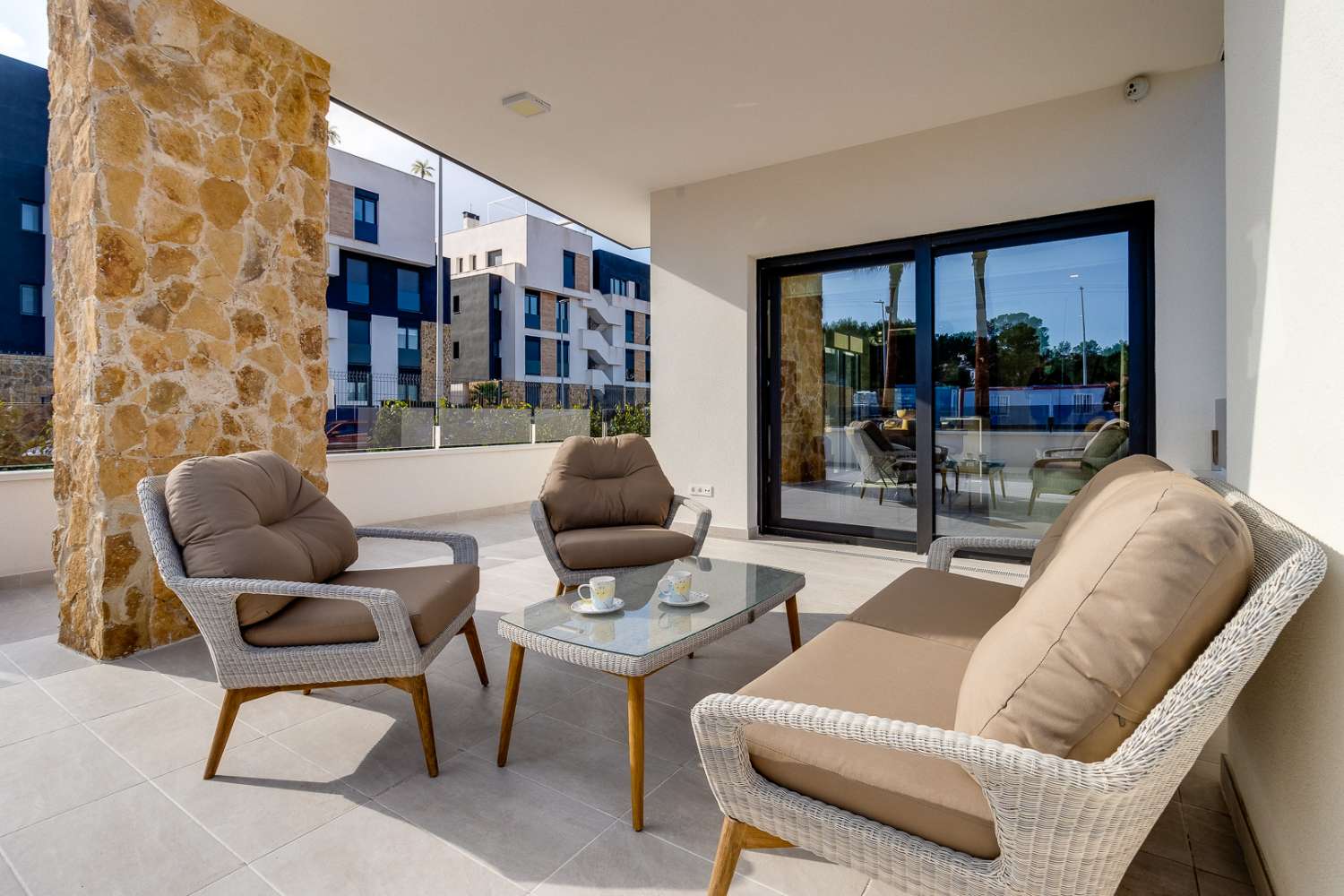 Encantador 'New Build 2 dormitorios totalmente amueblado apartamento en planta baja con piscina comunitaria en Playa Flamenca