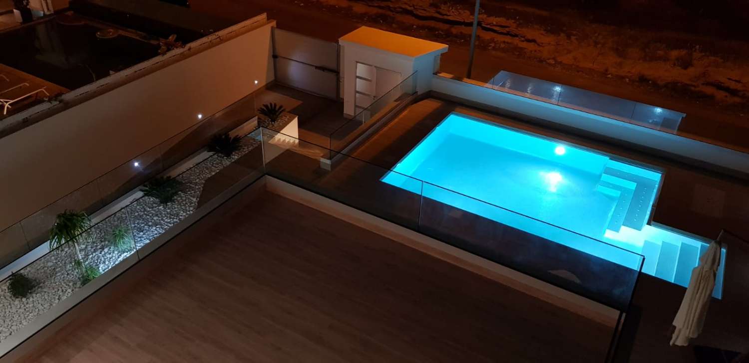 Splendida villa indipendente con 4 camere da letto e piscina privata a Campoamor