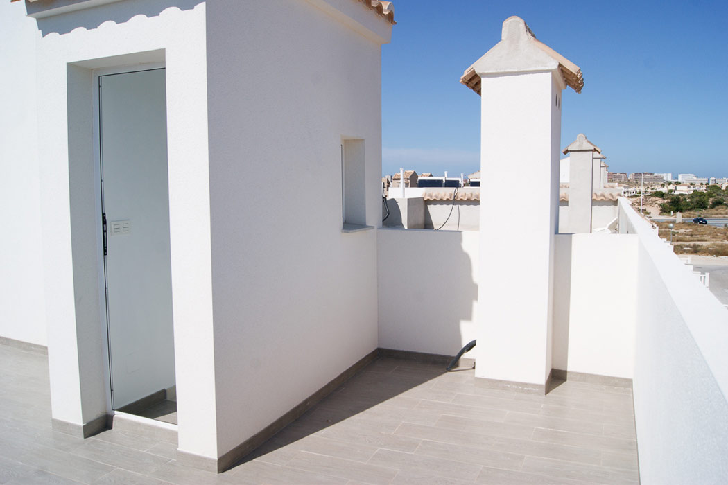 Impressive 'New Build 2 bedroom townhouse with communal pool in Gran Alacant