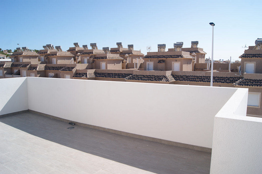 Impressive 'New Build 2 bedroom townhouse with communal pool in Gran Alacant