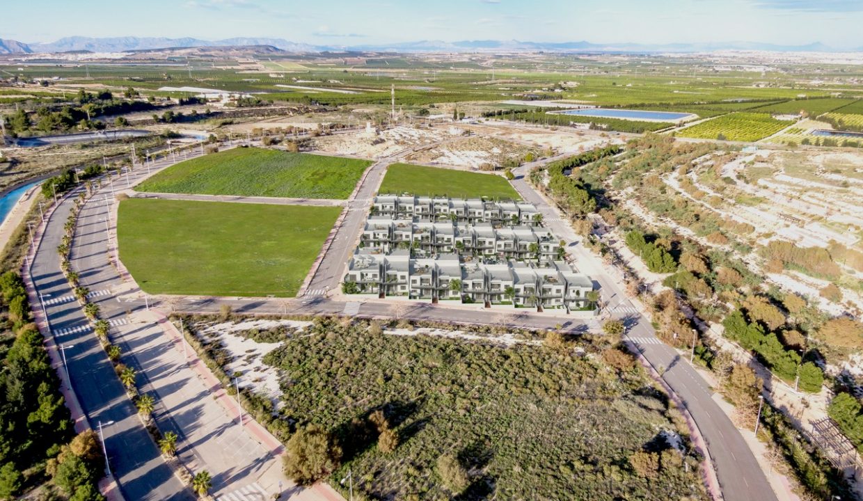 Atractivo bungalow de 2 dormitorios en planta alta o baja de 2 dormitorios con piscina comunitaria en San Miguel de Salinas