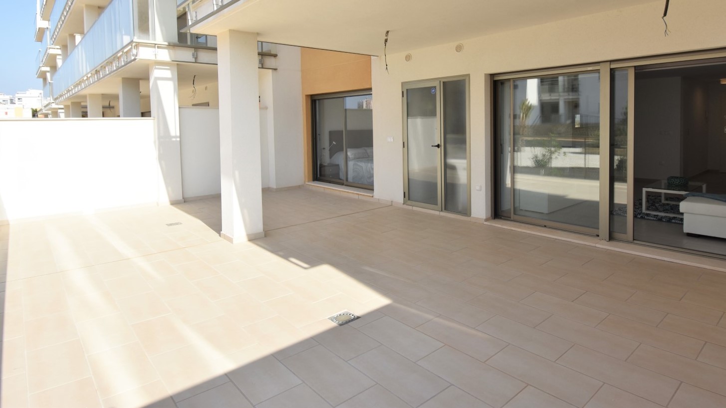 Fabuloso apartamento de 3 dormitorios de nueva construcción con piscina comunitaria a solo 200 m en Los Dolses, Villamartin