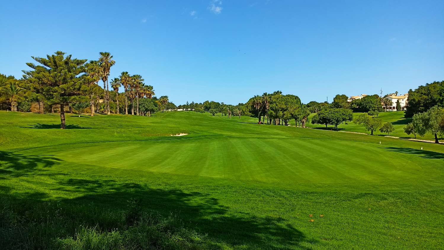 Vacker "nybyggd" nyckelfärdig lägenhet med 2 sovrum på bottenvåningen med gemensam pool i Lomas de Campoamor