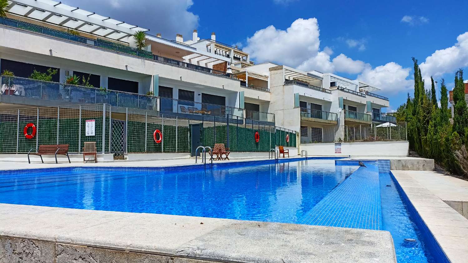 Impresionante apartamento en planta baja de 3 dormitorios con piscina comunitaria en Lomas de Campoamor