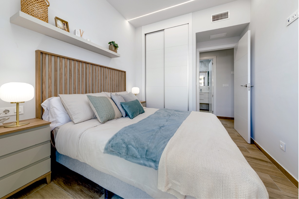 Impresionante apartamento moderno de 2 dormitorios con piscina comunitaria cerca del mar en Arenales del Sol