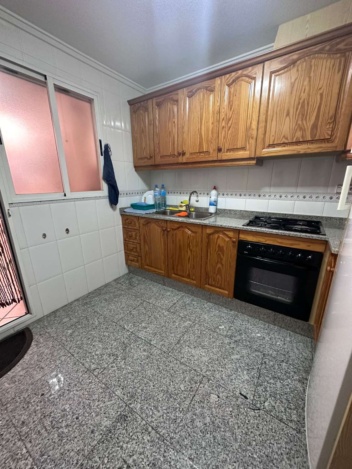 Apartamento encantador  de 4 habitaciones en la Avenida principal de Catral.