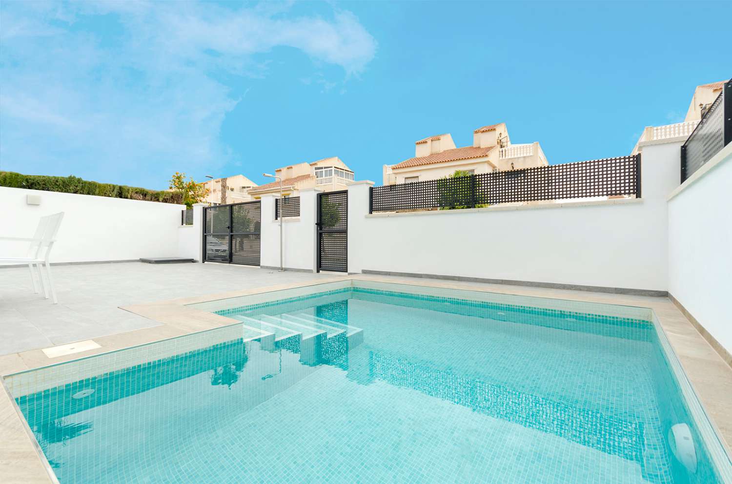 Villa con Piscina Privada en Torrevieja