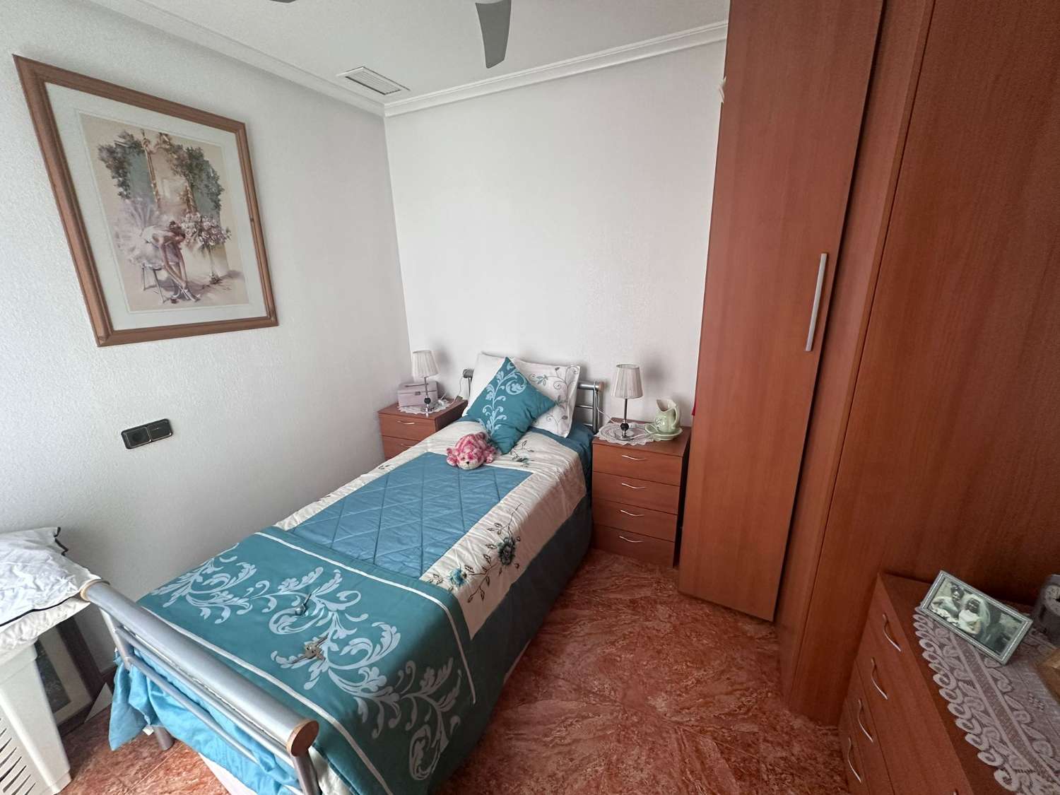 Hermoso Casa Adosado de 3 Habitaciones y Garaje, Orientado al Sur en Catral