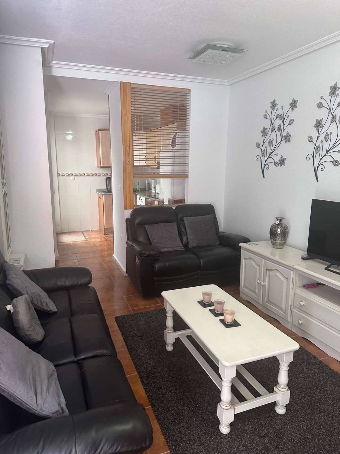 Fantástica Casa Adosada de 2 Habitaciones y 2 Baños en Catral, Alicante - €108.500