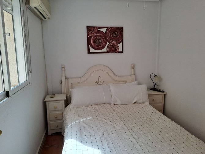 Fantástica Casa Adosada de 2 Habitaciones y 2 Baños en Catral, Alicante - €108.500