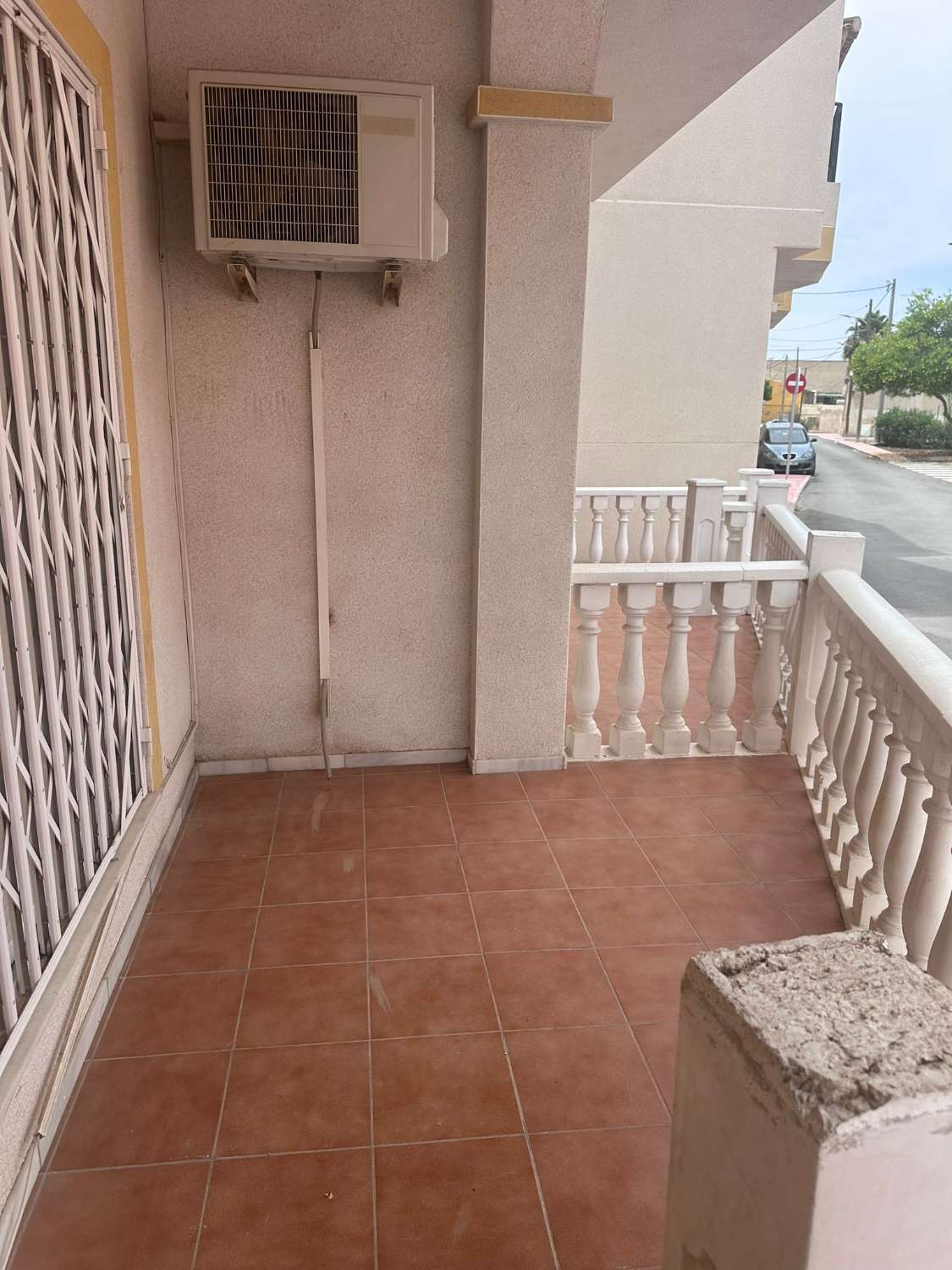 Fantástica Casa Adosada de 2 Habitaciones y 2 Baños en Catral, Alicante - €108.500