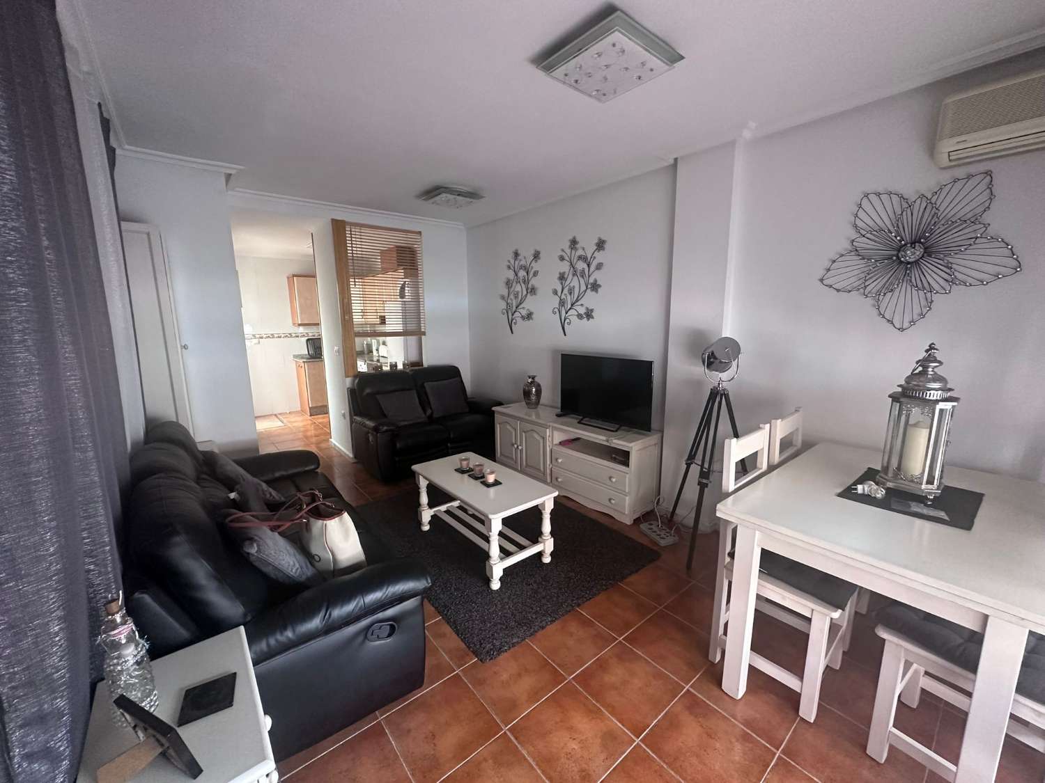 Fantástica Casa Adosada de 2 Habitaciones y 2 Baños en Catral, Alicante - €108.500