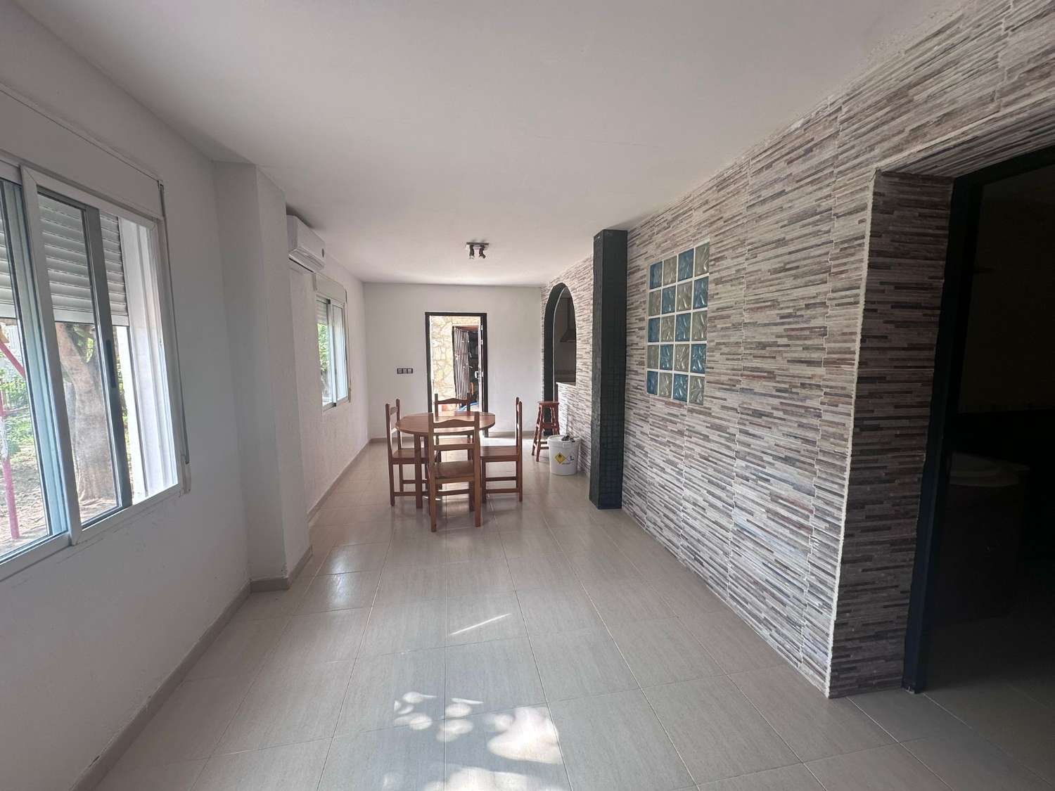 Hermosa Finca Urbana de 6 Dormitorios en Venta en Crevillente con Piscina Privada