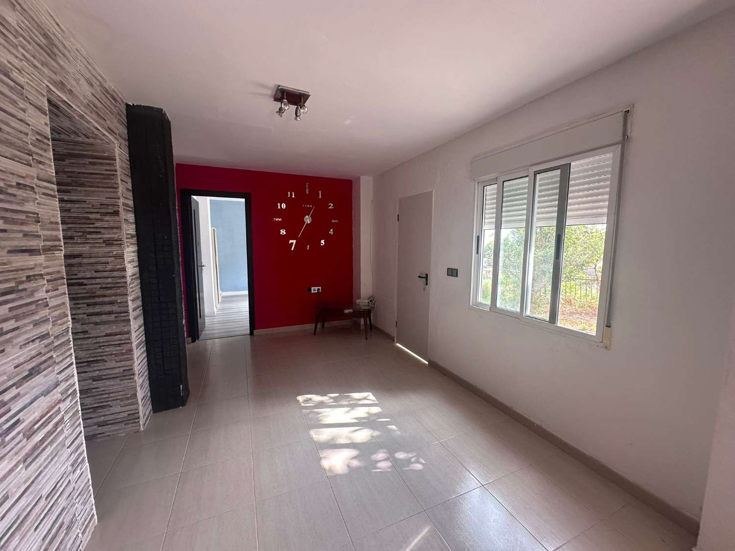 Hermosa Finca Urbana de 6 Dormitorios en Venta en Crevillente con Piscina Privada