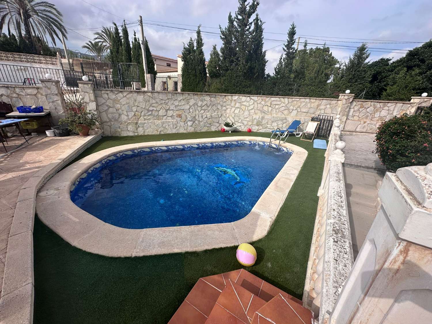 Beautiful 6 Bedroom Finca for Sale in Crevillente with a Private Pool on Urban Land – A Must See