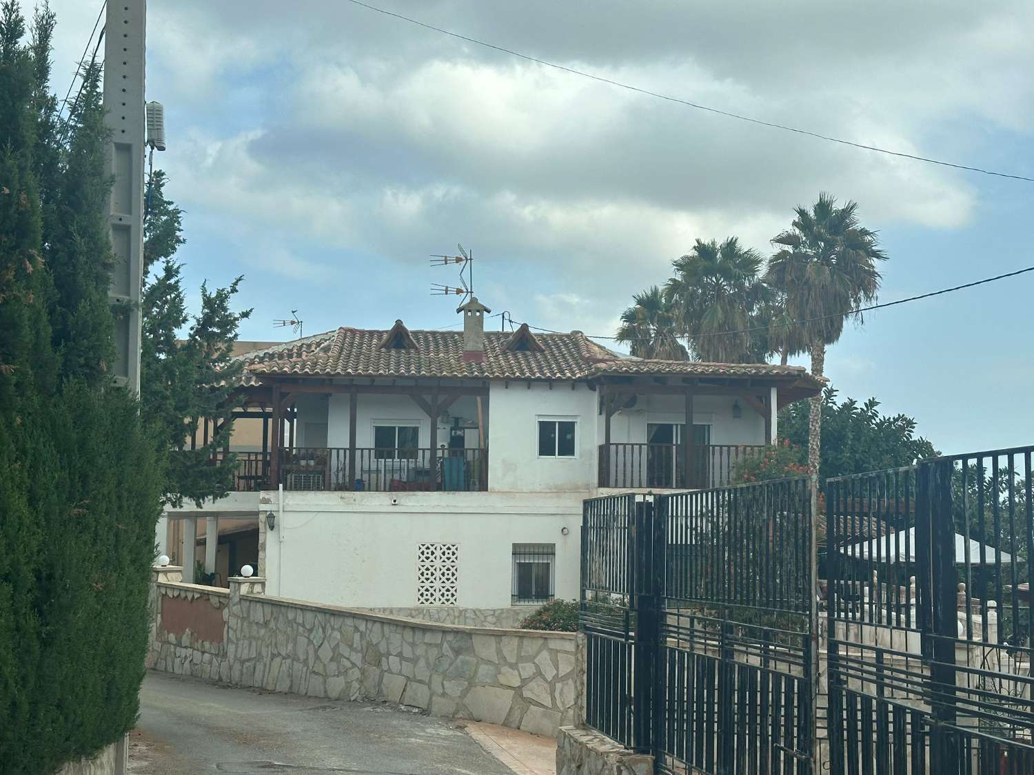 Hermosa Finca Urbana de 6 Dormitorios en Venta en Crevillente con Piscina Privada