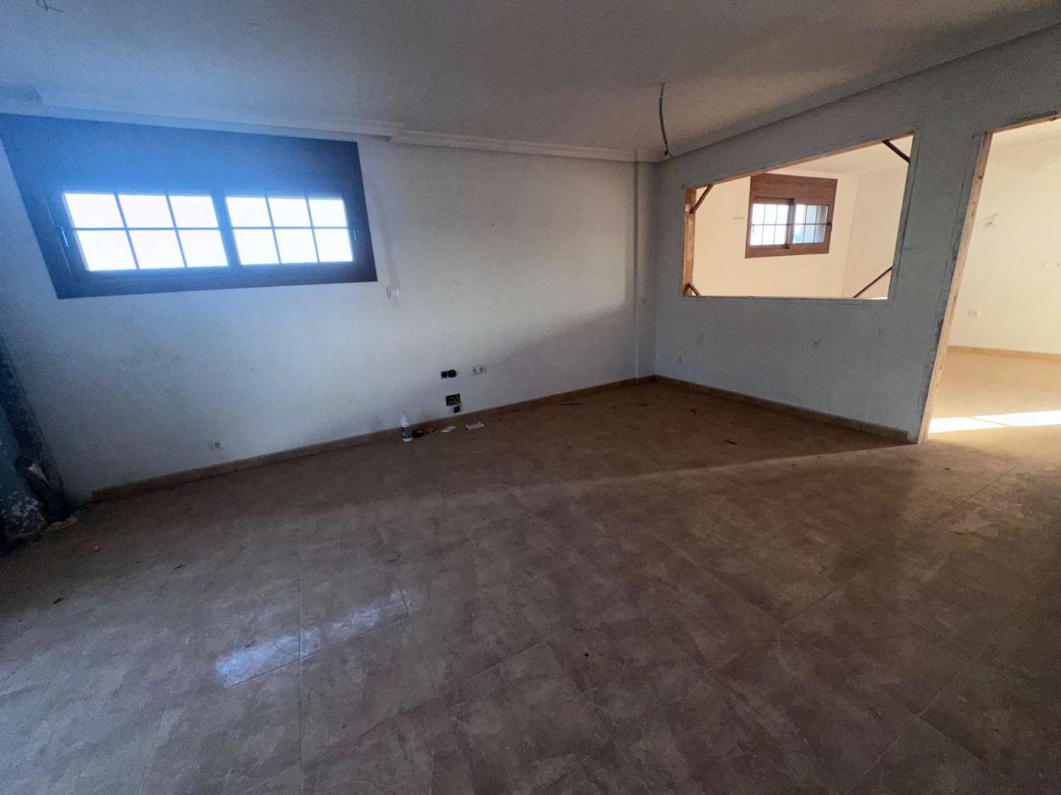 Mansion Rústica de 400m2 en Venta en Catral: Una Gran Propiedad Llena de Potencial