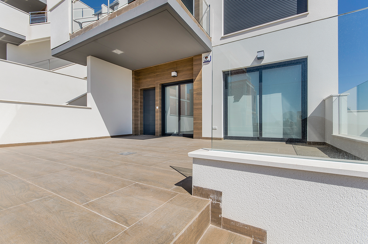 Aantrekkelijke 'Nieuwbouw' 3 slaapkamer top of begane grond bungalow met gemeenschappelijk zwembad in San Miguel de Salinas