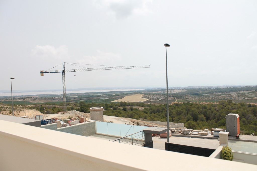 Aantrekkelijke nieuwbouw 2/3 slaapkamer vrijstaande villa met privé zwembad in San Miguel de Salinas