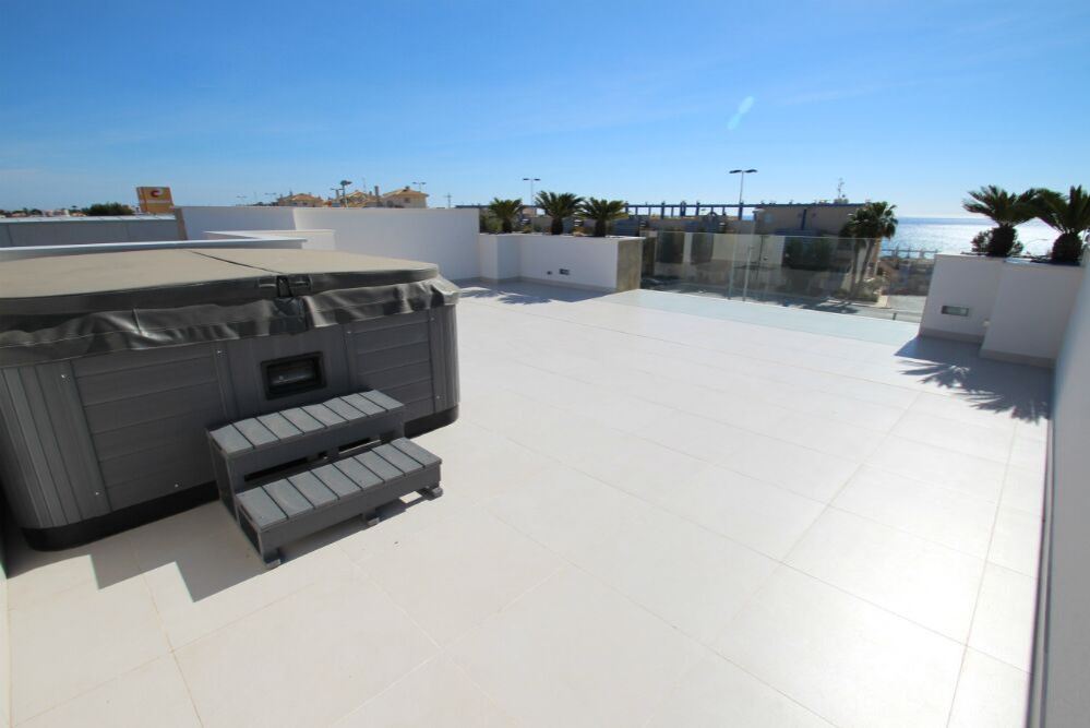 Lussuose ville indipendenti "New Build" con 4 camere da letto e piscina privata a San Miguel