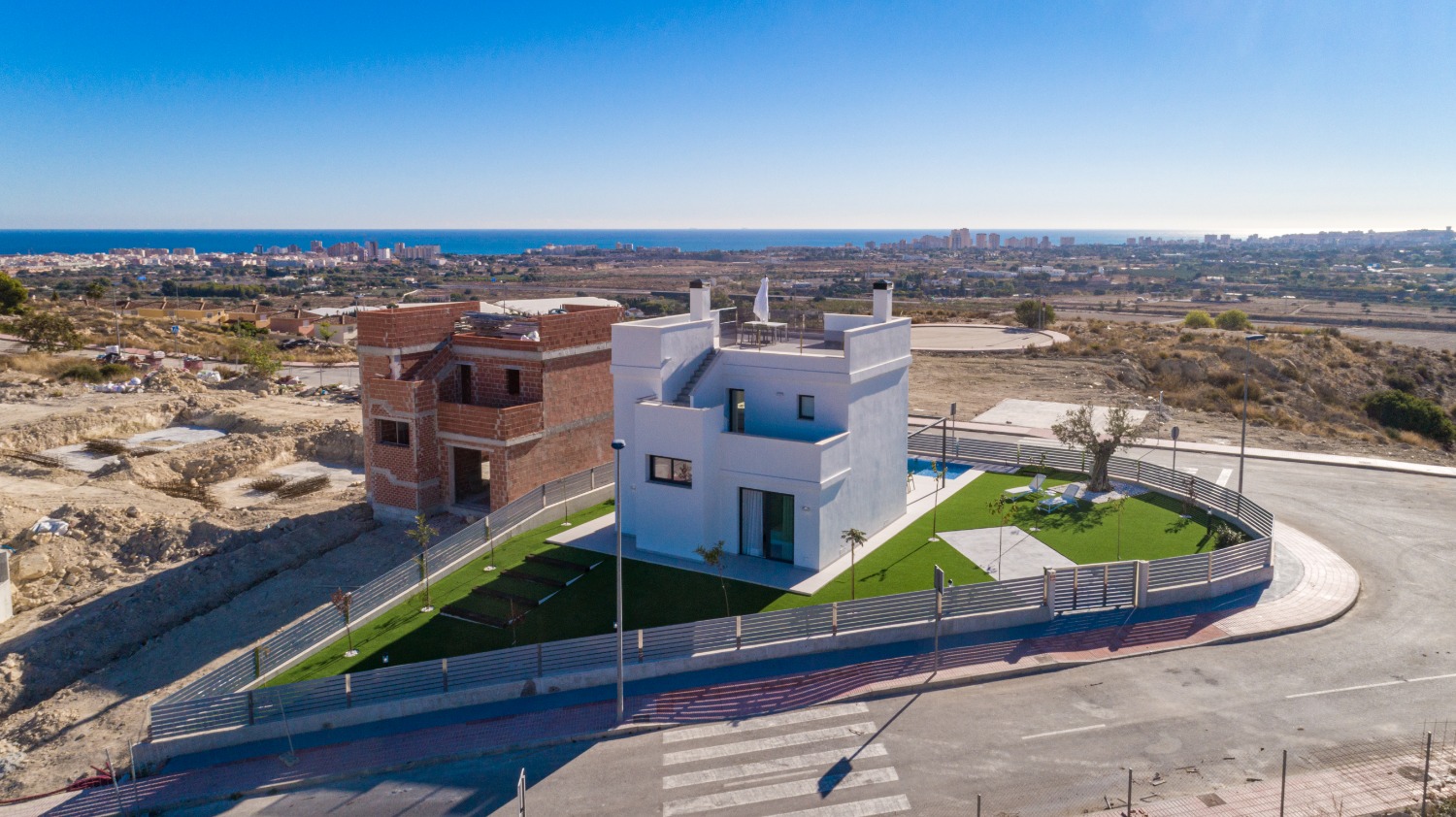 Moderne 'New Build' vrijstaande villa met 3 slaapkamers en privé zwembad in Muchamiel, Alicante