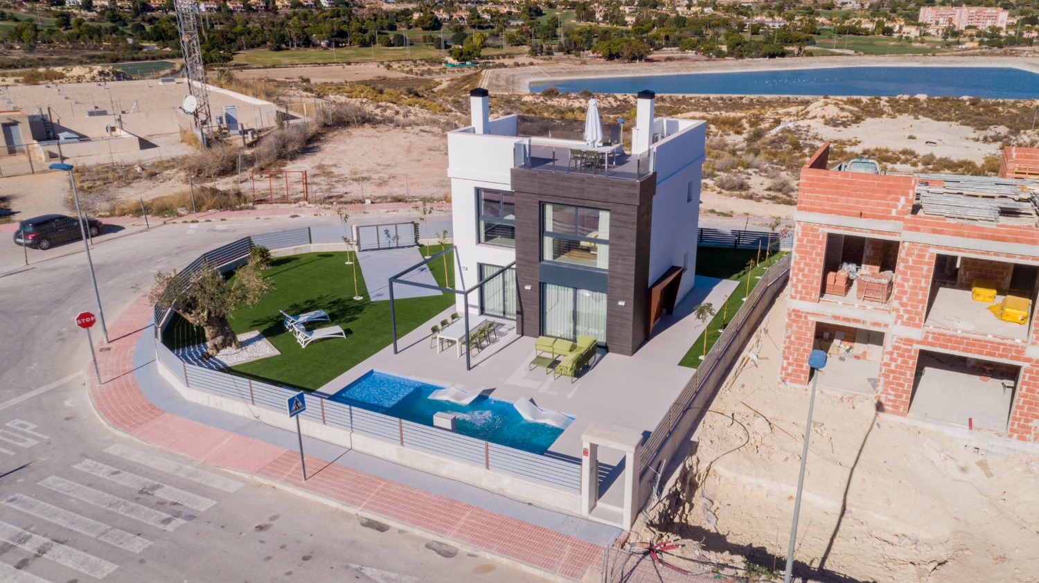 Modern "Nybyggd" fristående villa med 3 sovrum med privat pool i Muchamiel, Alicante