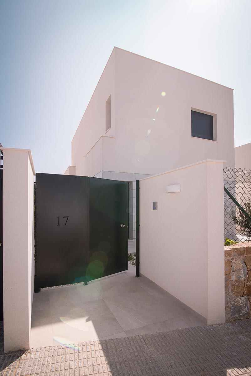 Attractive 'New Build' 3 bedroom detached villa with private pool in Los Montesinos