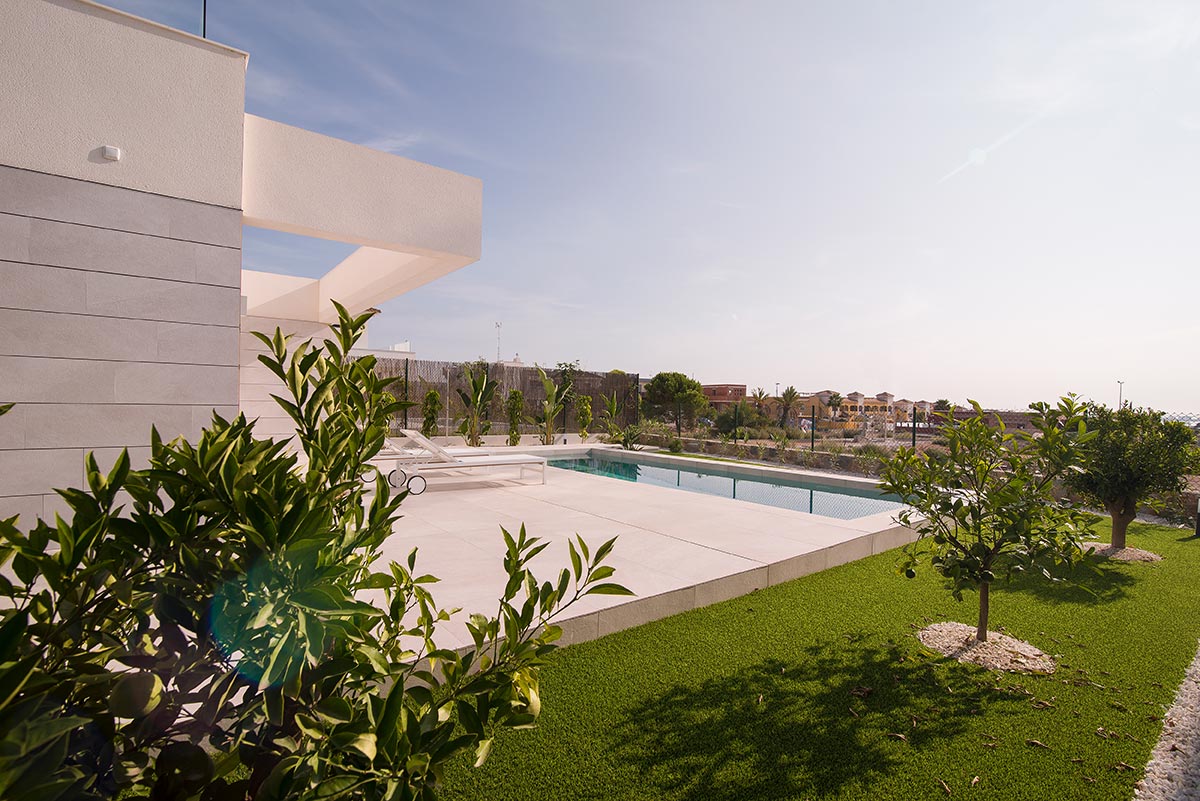 Attraente villa indipendente con 3 camere da letto "New Build" con piscina privata a Los Montesinos