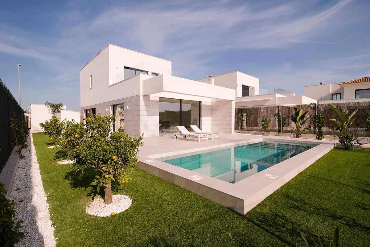 Attractive 'New Build' 3 bedroom detached villa with private pool in Los Montesinos