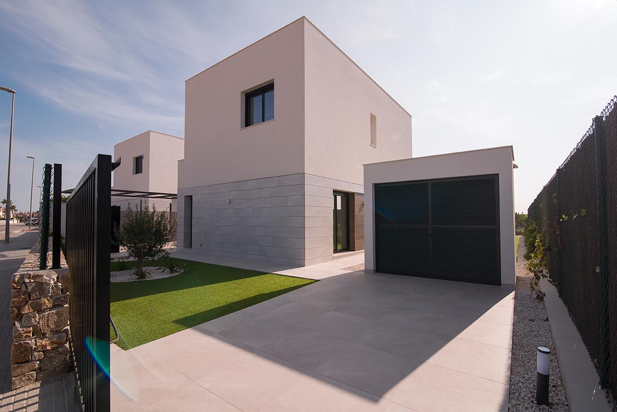 Attractive 'New Build' 3 bedroom detached villa with private pool in Los Montesinos