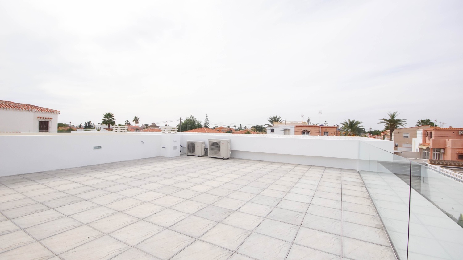 Mooie 3 slaapkamer 'New Build' Key Ready vrijstaande villa met privé zwembad in Torrevieja