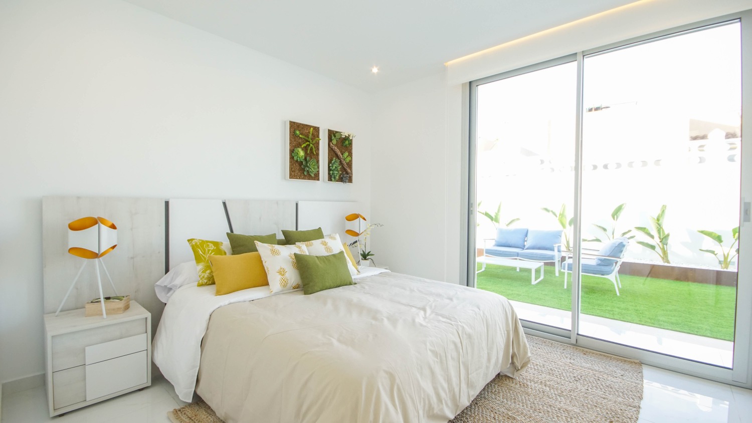 Mooie 3 slaapkamer 'New Build' Key Ready vrijstaande villa met privé zwembad in Torrevieja