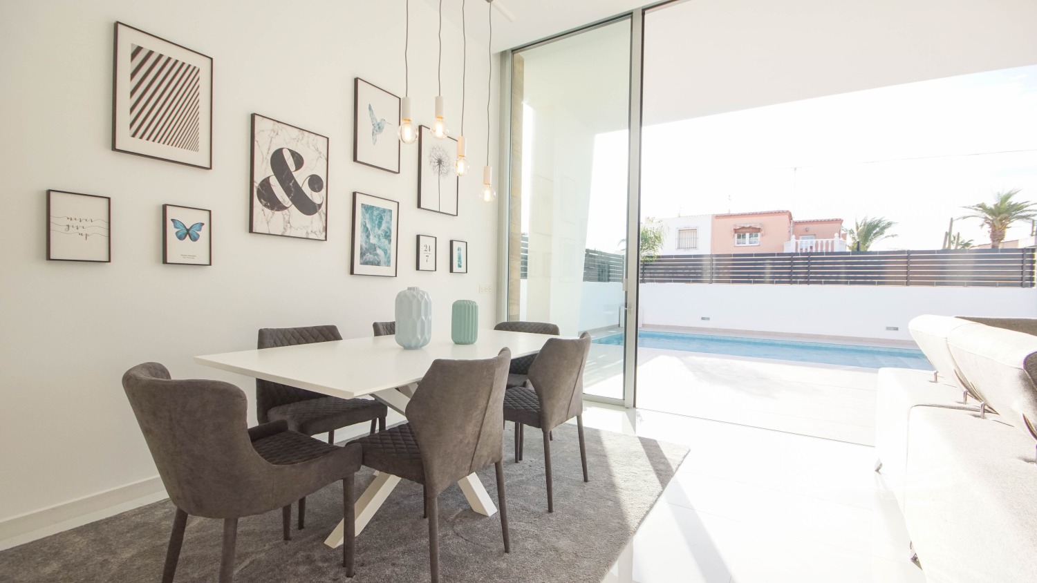 Mooie 3 slaapkamer 'New Build' Key Ready vrijstaande villa met privé zwembad in Torrevieja