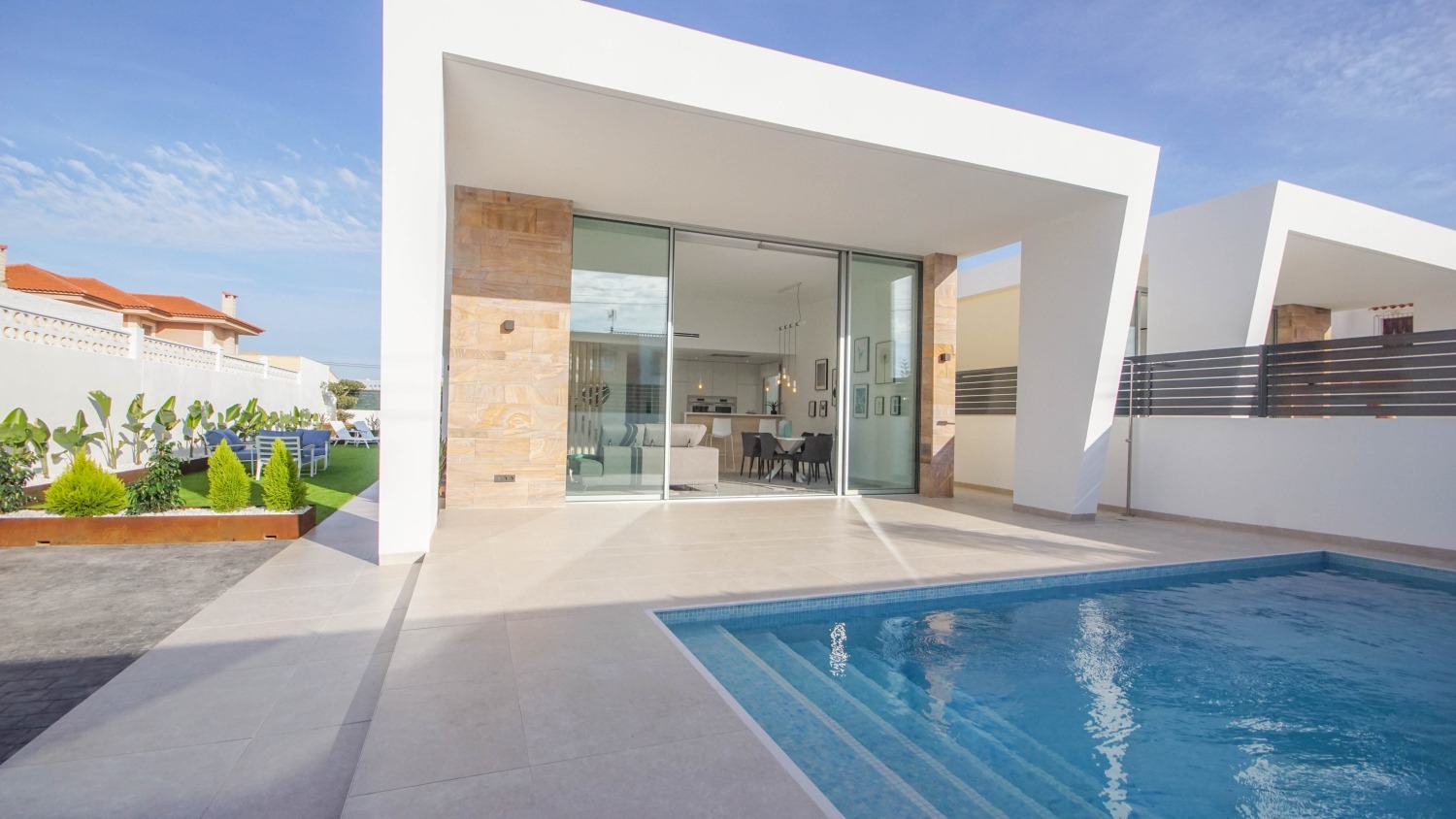 Mooie 3 slaapkamer 'New Build' Key Ready vrijstaande villa met privé zwembad in Torrevieja