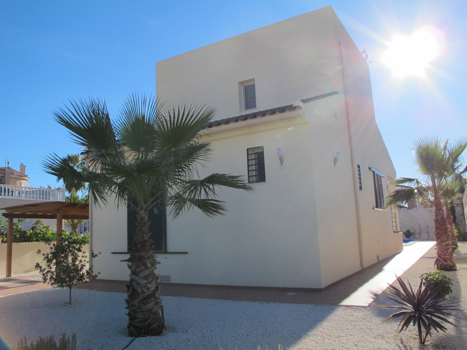 Attraktive "Neubau" freistehende Villa mit 4 Schlafzimmern und privatem Pool in Ciudad Quesada