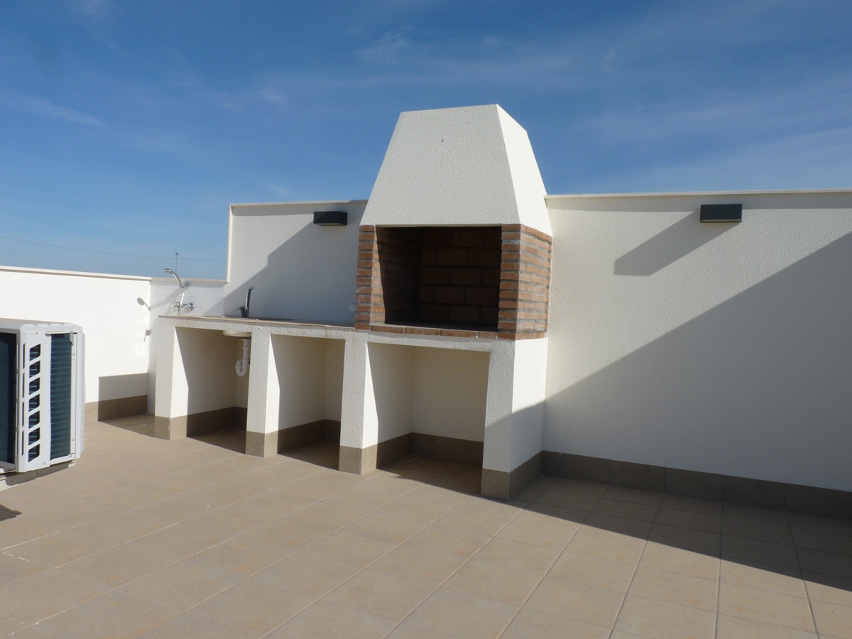 Precioso bungalow de 2 dormitorios en planta alta o baja de 2 dormitorios con piscina comunitaria en Pilar de la Horadada