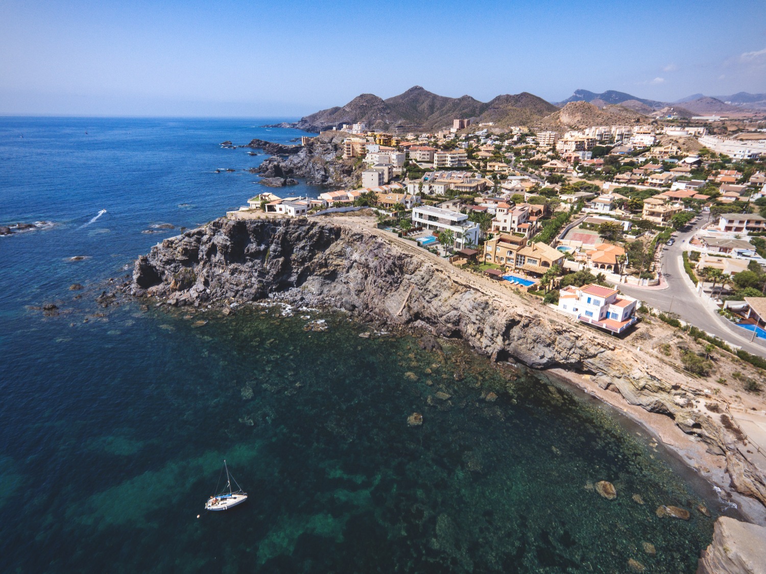 Fantastisk ny bygget 5 værelses moderne villa med privat pool og mange ekstramateriale i Cabo de Palos, La Manga