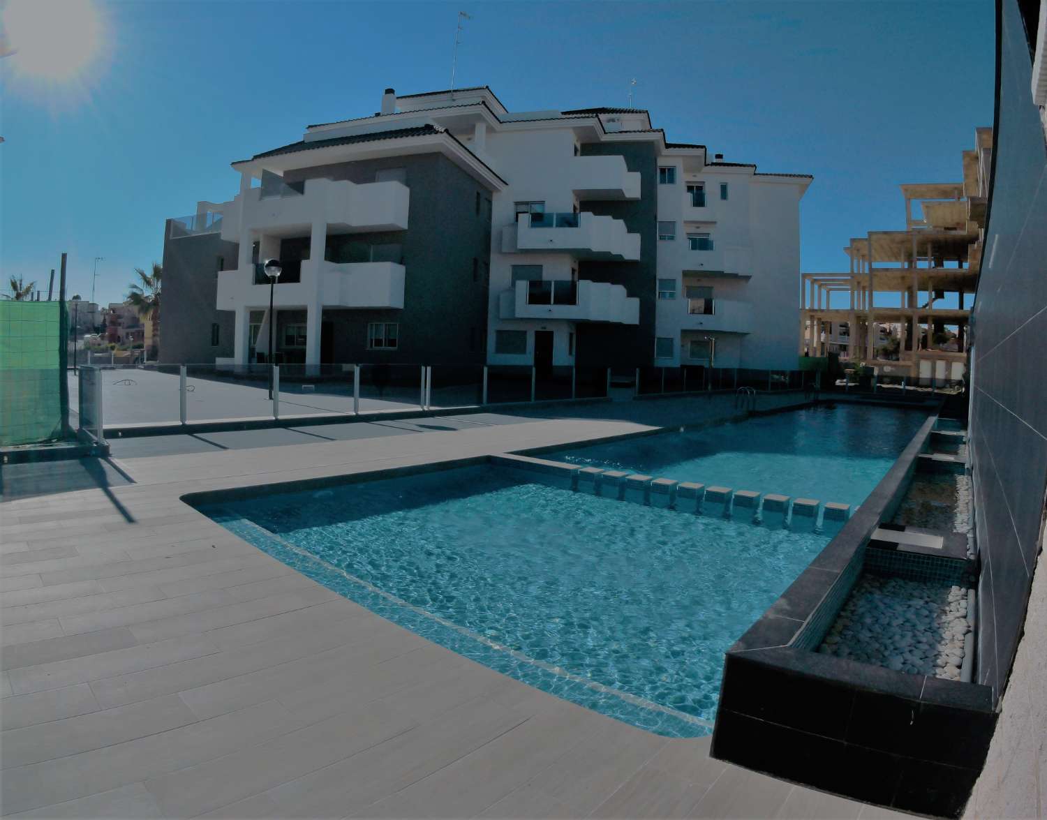 Lovely 'Key Ready' modern 3 bedroom apartment with communal pool and garage in Villamartin