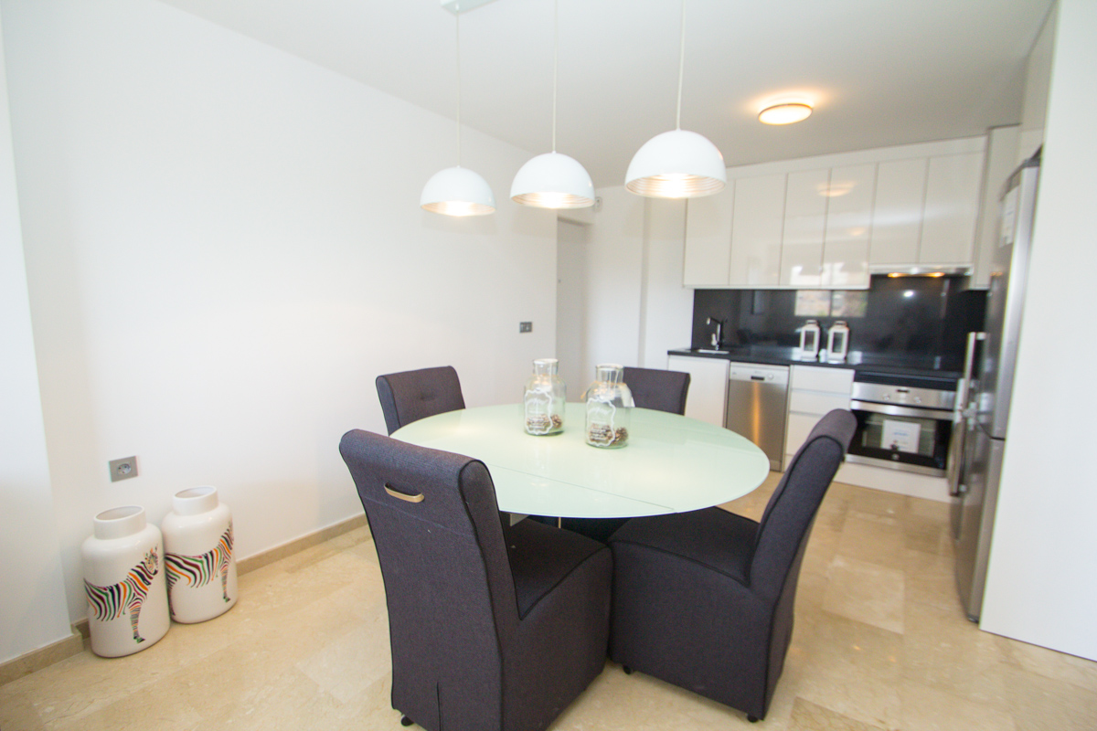 Lovely 'Key Ready' modern 3 bedroom apartment with communal pool and garage in Villamartin