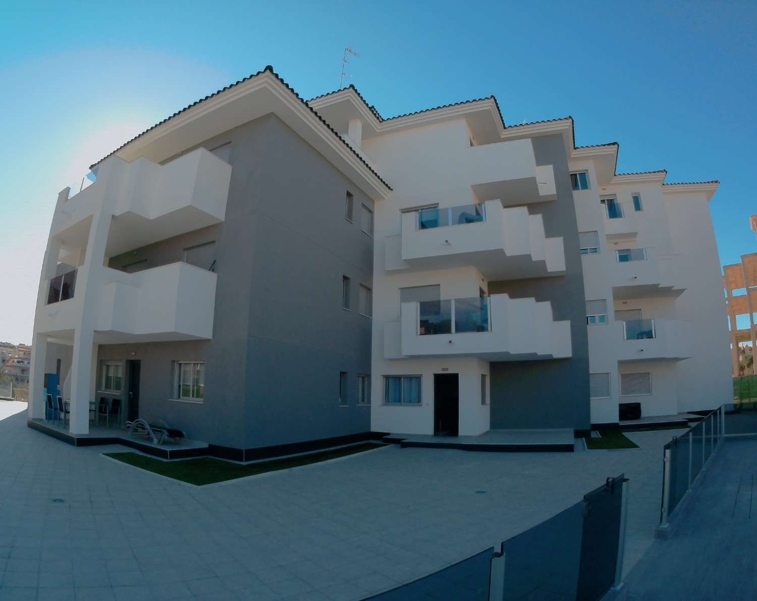 Lovely 'Key Ready' modern 3 bedroom apartment with communal pool and garage in Villamartin