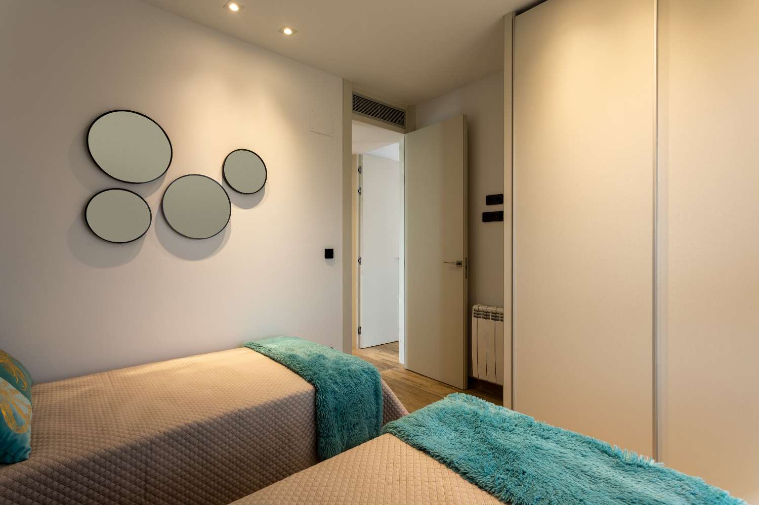 Precioso apartamento moderno de 3 dormitorios 'Key Ready' con piscina comunitaria y garaje opcional en Punta Prima